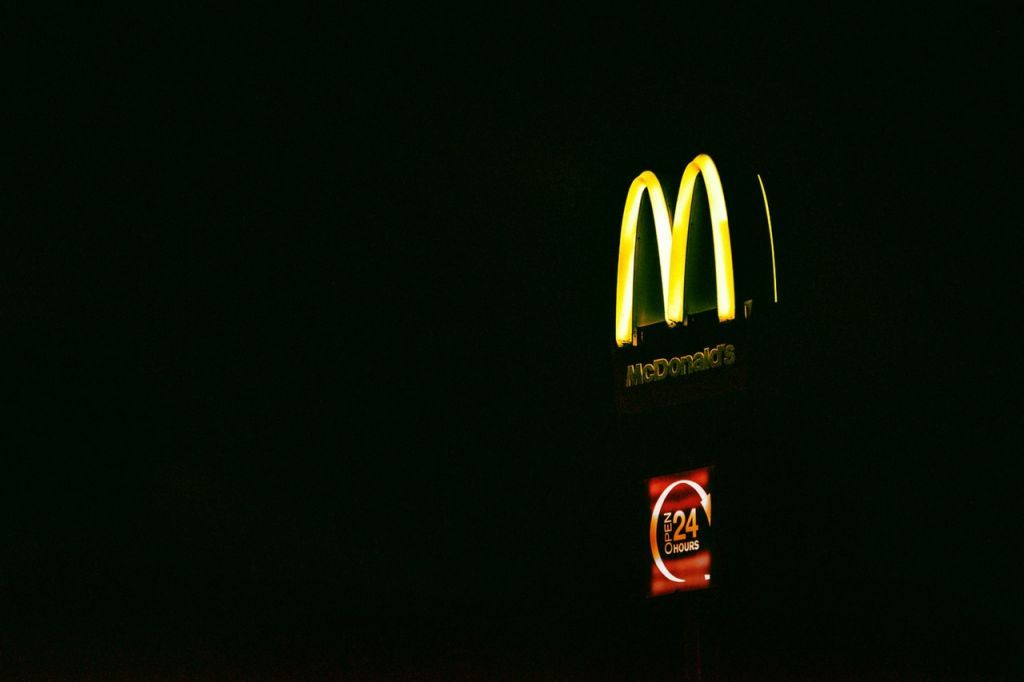 The “Earthworm Burger” Urban Legend: Why This Gross Fast-Food Rumor Faded Away