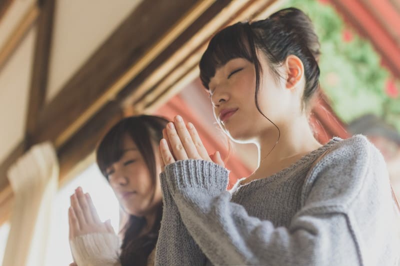 Omikuji in Japan: Fortune Slips, Shrine Etiquette, and Strange Oracles to Try