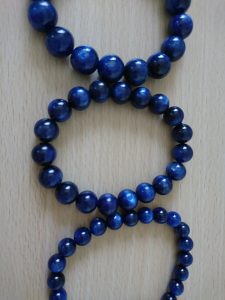 Kyanite Meaning and Powers: The Blue Stone Said to Cut Open the Future