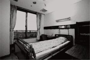 A Mother’s Near-Death Visit in a Japanese Hospital Room