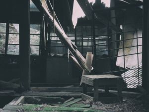 Hotel Emperor: Tomakomai’s Abandoned Love Hotel and Haunted Ruin Near Lake Utonai