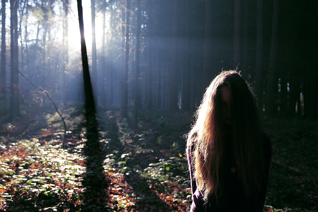 Bloody Mary: The Mirror Ritual Behind a Famous American Urban Legend