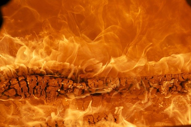 Did the Southeast Wind Really Blow? The Truth Behind the Fire Attack at Red Cliffs
