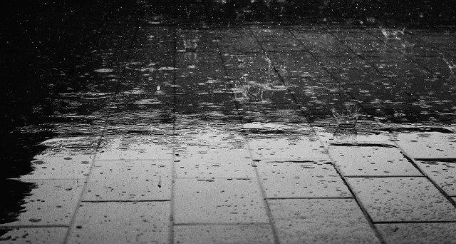 India’s Mysterious Red Rain: Blood-Colored Rain, Meteorites, and Claims of Alien Microbes