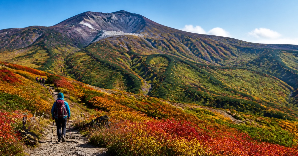 Daisetsuzan in Early Autumn: Why Hokkaido Changes Color Before the Rest of Japan